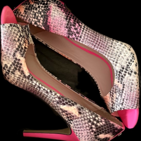 Vince Camuto Designer Leather 4"heal Open toe shoes hot pink size 7.5 - Picture 2 of 11